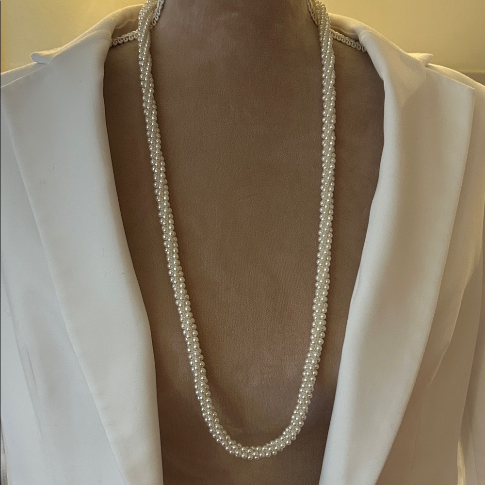 Elegant Braided Faux Pearl Necklace - Picture 2 of 4